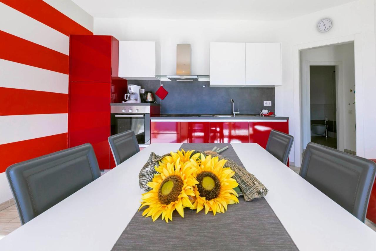 La Collinetta Apartments Vercana Bagian luar foto
