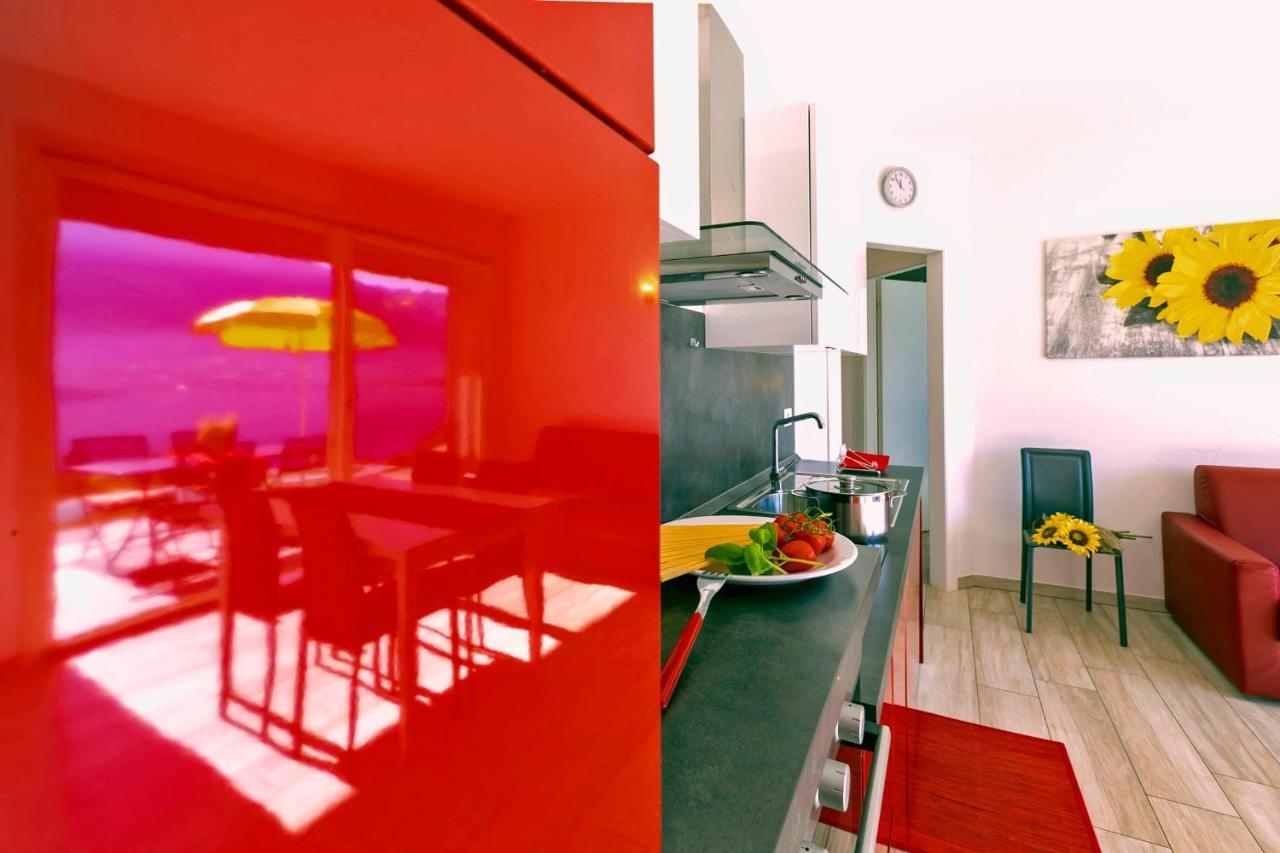 La Collinetta Apartments Vercana Bagian luar foto