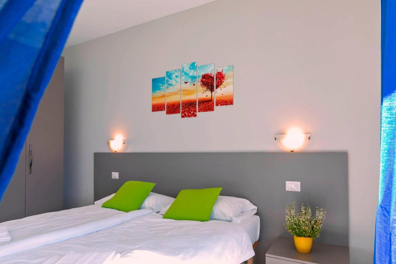 La Collinetta Apartments Vercana Bagian luar foto