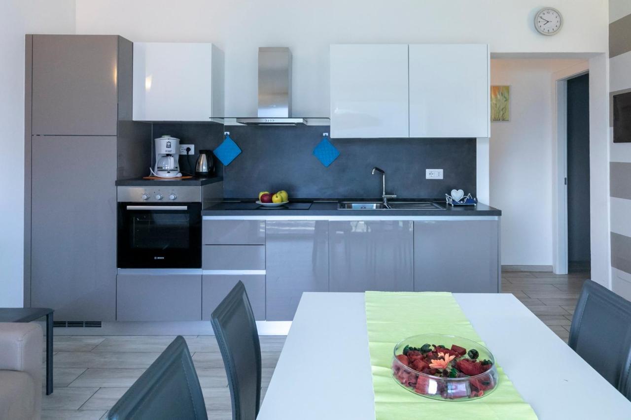 La Collinetta Apartments Vercana Bagian luar foto