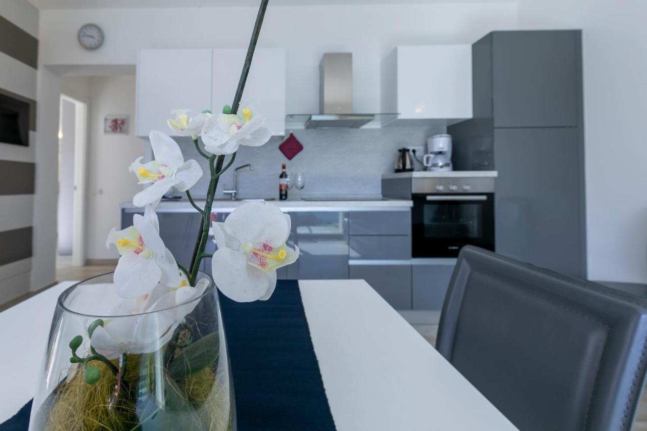 La Collinetta Apartments Vercana Bagian luar foto